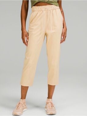 Lululemon Stretch High-Rise Crop in Prosecco